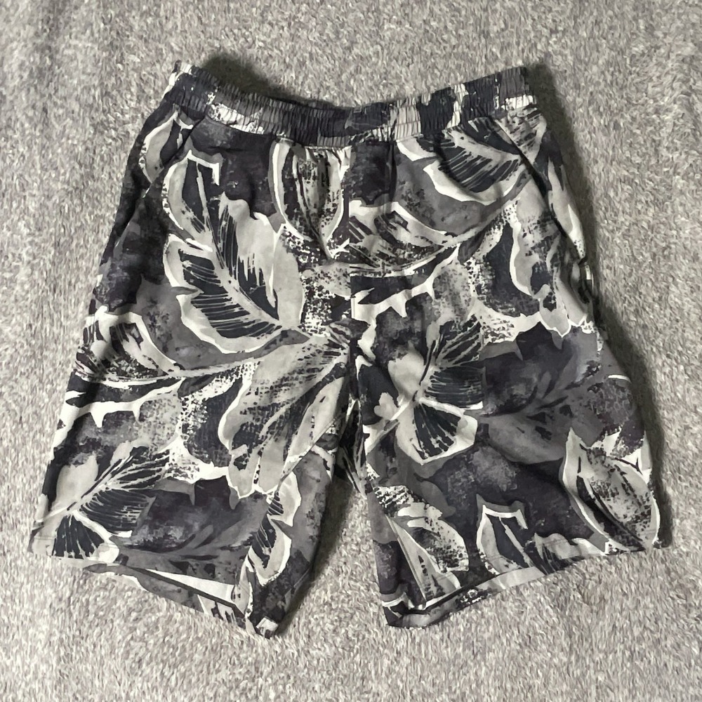 Lululemon Pace Breaker Shorts Mens Medium Gray White Leaf Print 9 Inch Inseam
